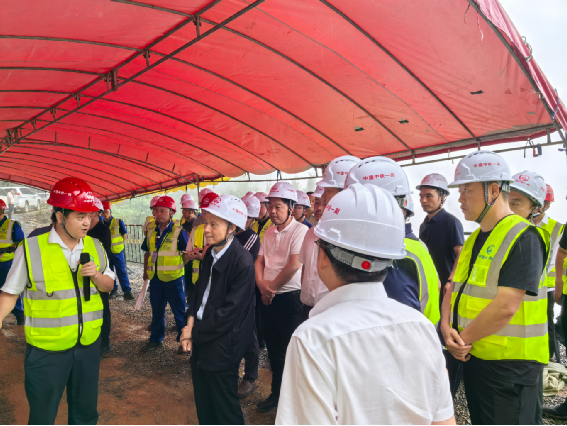 中国中铁党委常委、副总裁、总工程师孔遁率...