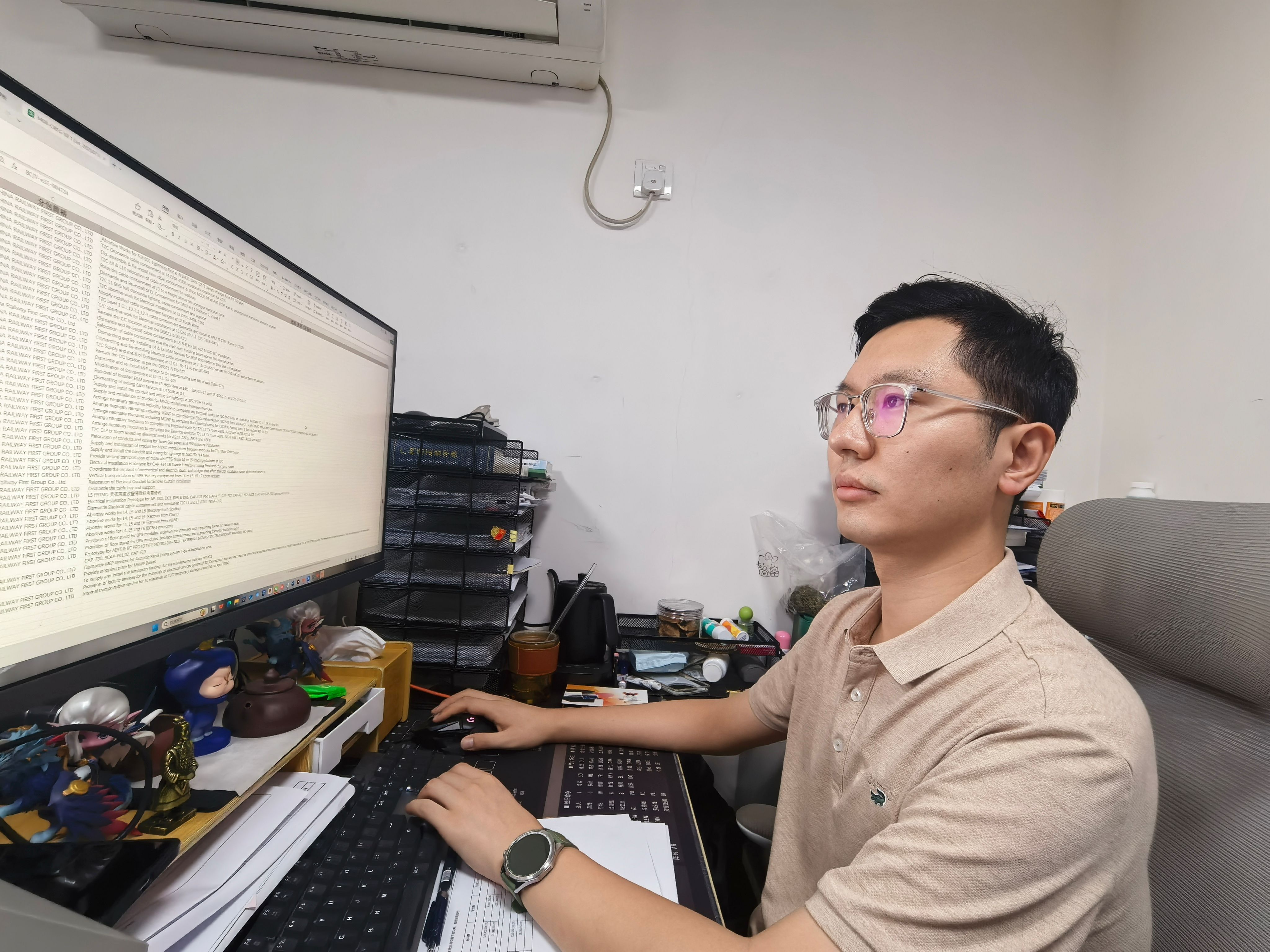 工作中的刘小俊