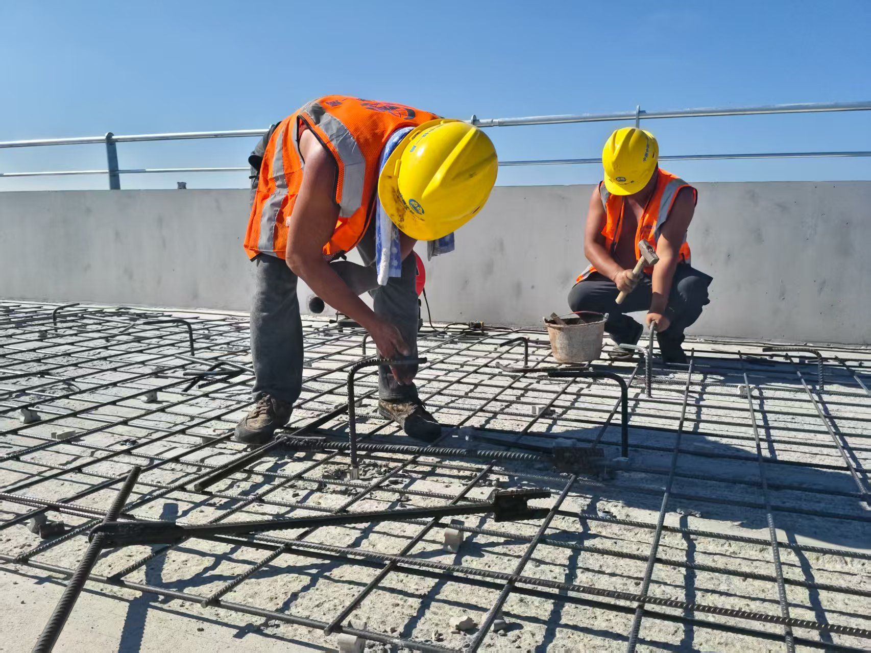 （三）绑扎钢筋