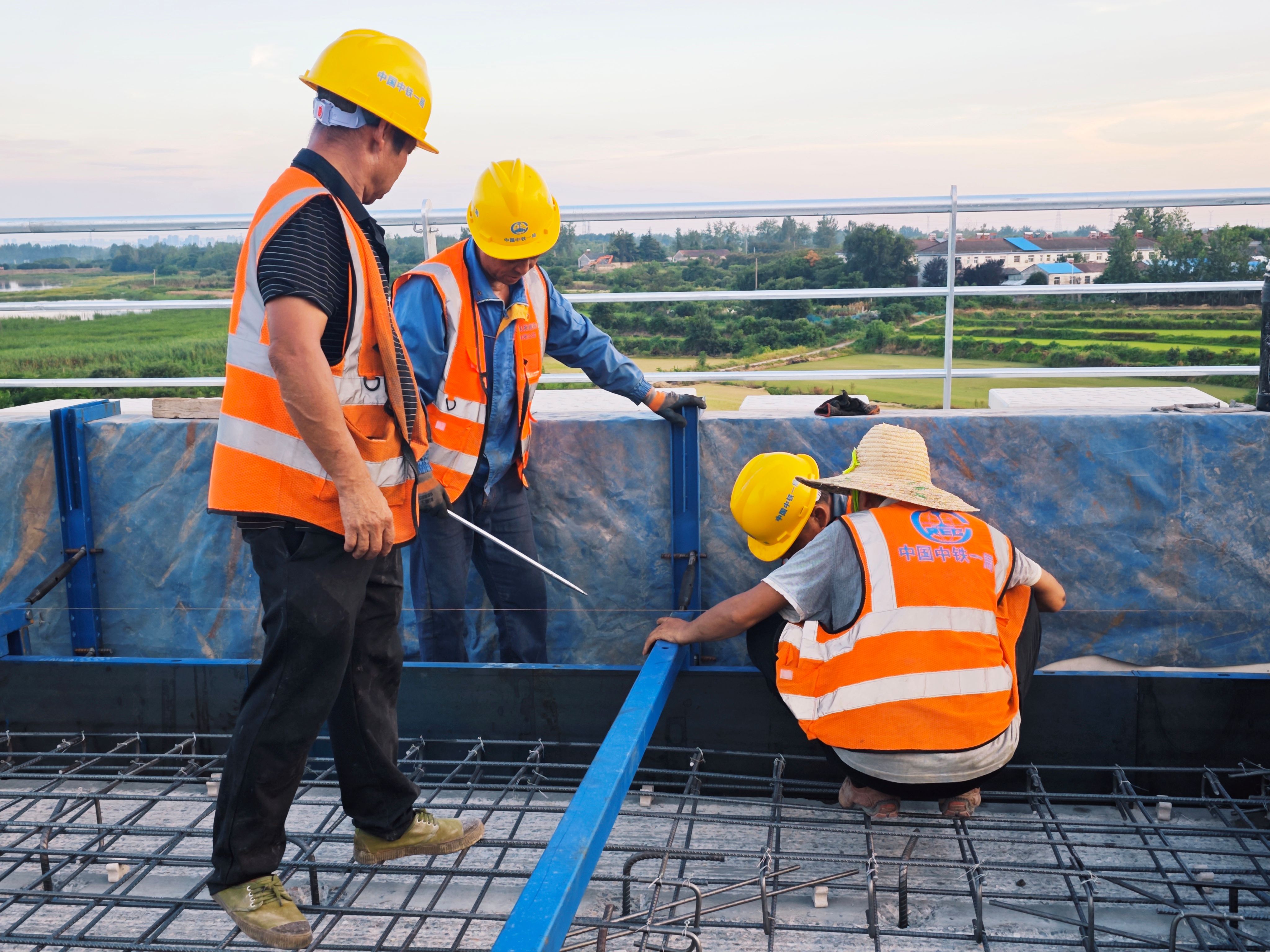 （四）模板安装