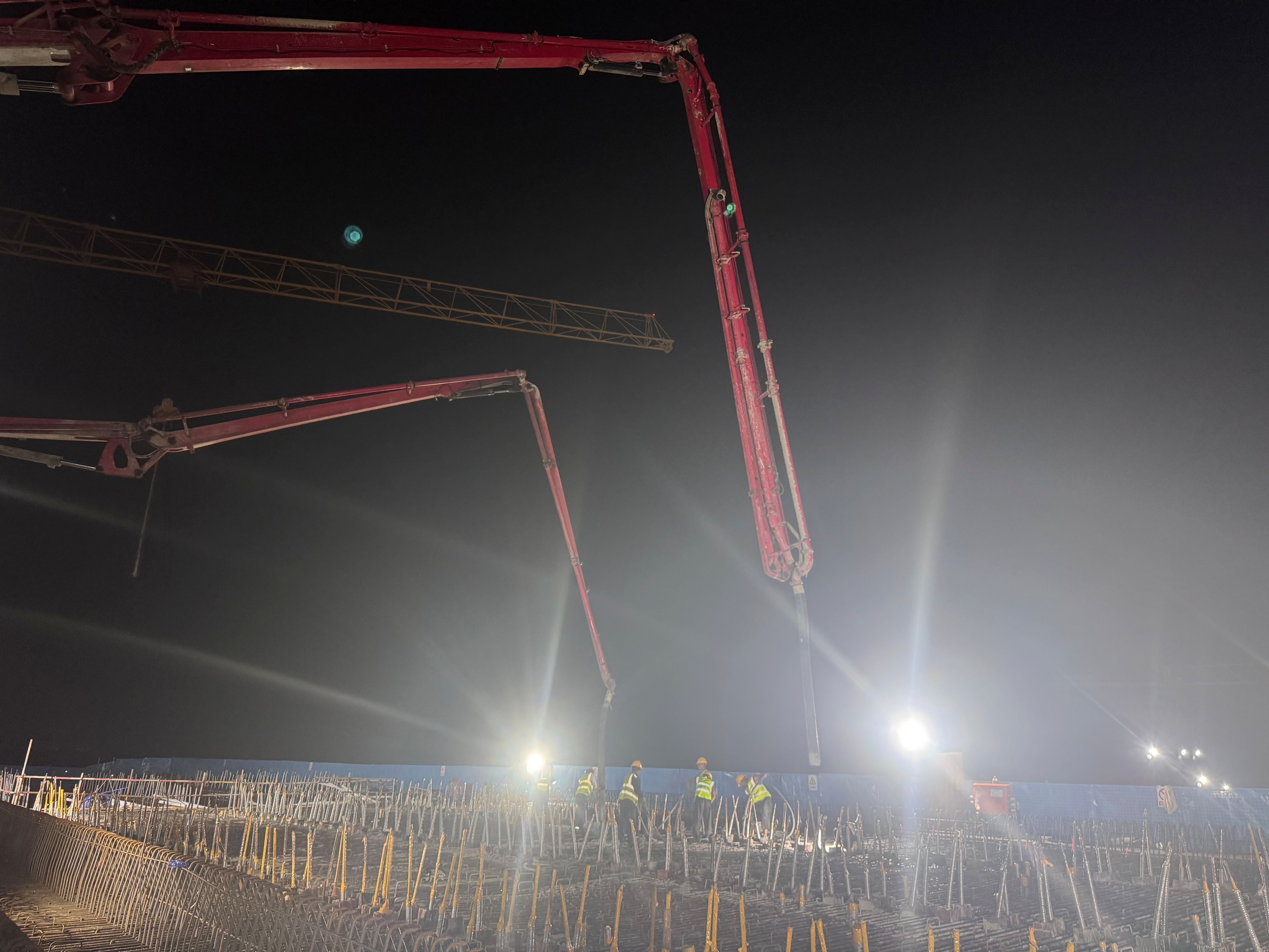 2.浇筑现场 2.浇筑现场